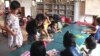 Suasana di Taman Bacaan Warabal, Parung, Bogor (Foto: Screen shot/Video VOA).