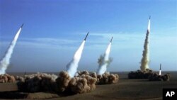 Eron o'z raketalarini sinovdan o'tkazib, har qanday xavfga qarshi javob berishga tayyor ekanini eslatmoqda 