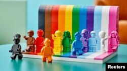 Novi set Lego kockica u duginim bojama upućuje poruku inkluzivnosti. 
