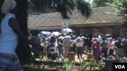 Chaos reigns outside Zimbabwe's registrar general's office in Harare as citizens wait to get various documents such as passports, birth certificates and identity documents, June 2019. (C. Mavhunga/VOA)
