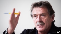 ARSIP – Foto yang diambil tanggal 23 Oktober 2013 menunjukkan dokter kenamaan Belgia untuk masalah euthanasia, Wim Distelmans, berbicara di Wemmel, Belgia (foto: AP Photo/Geert Vanden Wijngaert, Arsip)