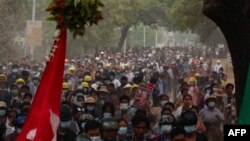 Para pengunjuk rasa antikudeta berdemonstrasi di Monywa, Wilayah Sagaing, Senin, 29 Maret 2021.(Foto diambil dari sumber anonim di Facebook via AFP)
