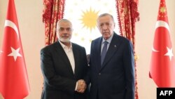 دیدار رجب طیب اردوغآن، رئیس جمهوری ترکیه، با اسماعیل هنیه، رئیس دفتر سیاسی حماس، در استانبول. شنبه ۱ اردیبهشت ۱۴۰۳