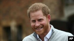 Le prince Harry s'exprime au château de Windsor en Angleterre le 6 mai 2019.