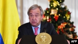 Sekretaris Jenderal PBB Antonio Guterres berbicara kepada media selama konferensi pers di istana presiden Nariño di Bogota, 24 November 2021. (Foto: AFP)