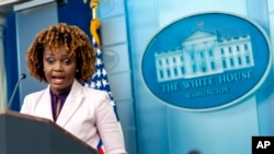 Juru bicara Gedung Putih Karine Jean-Pierreberbicara dalam konferensi pers di Gedung Putih, Washington, pada 6 Februari 2024. (Foto: AP/Andrew Harnik)