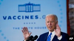 조 바이든 미국 대통령이 7일 일리노이주 엘크그로브빌리지에서 신종 코로나바이러스 백신에 관해 연설하고 있다.