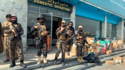 د طالبانو ځانګړي ځواکونه (بدري قطعه) د کابل هوایي ډګر په یو ترمینل کې