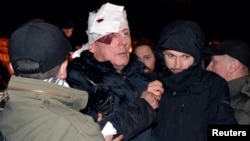 Yuriy Lutsenko kasalxonaga olib ketilmoqda, 10-yanvar, 2014 