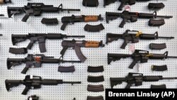 Srpska namenska industrija prihoduje prema procenama između 500 i 600 miliona dolara godišnje, Foto: (ilustracija) Brennan Linsley (AP)