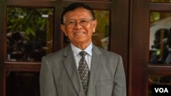 រូបឯកសារ៖ លោកកឹម សុខា ប្រធាន​គណបក្ស​សង្គ្រោះជាតិ ជួប​ជាមួយ​ឯកអគ្គរដ្ឋទូត​សហភាព​អឺរ៉ុប​ប្រចាំកម្ពុជា ​លោកស្រី​ Carmen Moreno នៅគេហដ្ឋាន​របស់​លោក នៅ​រាជធានី​ភ្នំពេញ​ ថ្ងៃ​ទី​១៣ ខែ​វិច្ឆិកា ឆ្នាំ​២០១៩។ (ទុំ ម្លិះ/VOA)