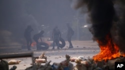 Demonstranti na protestu u Jangonu u Mjanmaru, 27. marta 2021. 