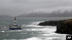 美国阿拉斯加州南部外海中的荷兰皇家壳牌公司的油井