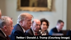 Le président américain Donald Trump lors d’une réunion de son cabinet à la Maison Blanche, Washington, 10 avril 2018. (Twitter/Donald J. Trump)