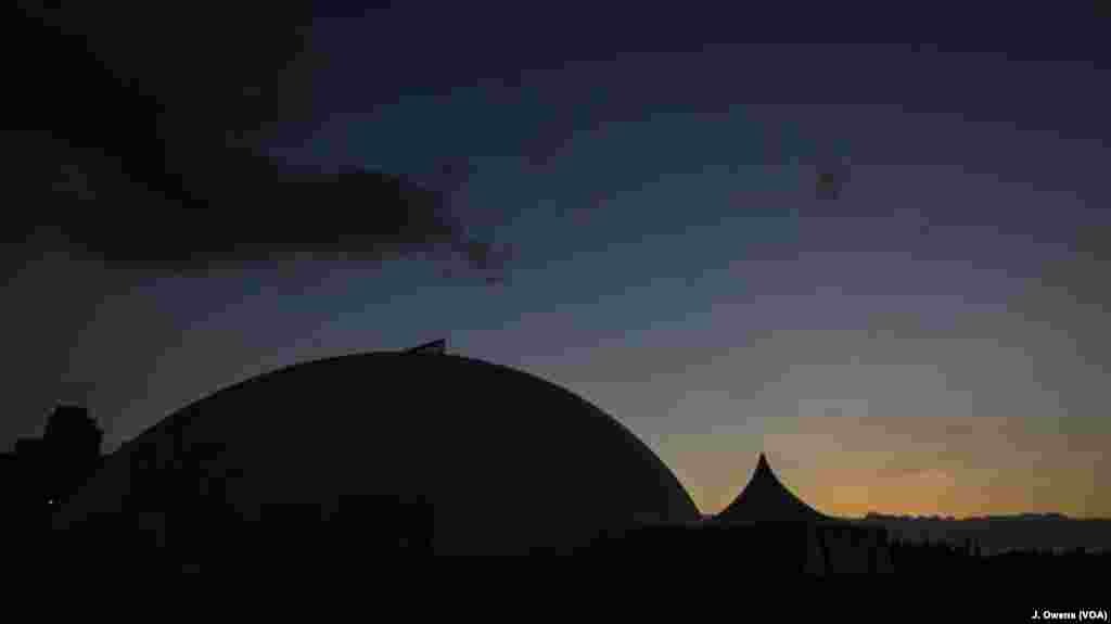 The dome comes alive just after sunset, with many paying a visit after they have broken their fast for the day. 
