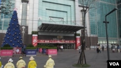 台北著名观光地标101大楼前的陆客明显减少(美国之音张永泰拍摄)