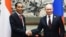 Russian President Vladimir Putin (r) shakes hands with Indonesian President Joko Widodo at the Asia-Pacific Economic Cooperation (APEC) forum in Beijing, Nov. 10, 2014. 