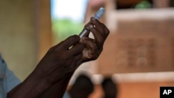 Au Burkina Faso, les enfants âgés de 5 à 36 mois représentent le groupe d'âge le plus fragile face au paludisme.