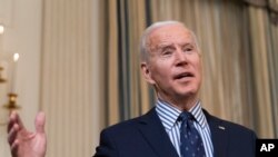 조 바이든 미국 대통령이 6일 백악관에서 기자들의 질문에 답하고 있다.