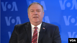 Sekretari i Shtetit Mike Pompeo tek Zëri i Amerikës