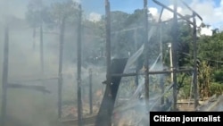 ရှမ်းပြည်တောင်ပိုင်း၊ ဖယ်ခုံမြို့နယ်၊ လွယ်ဝှဲကျေးရွာနေအိမ် မီးရှို့ဖျက်ဆီးခံရတဲ့မြင်ကွင်း။ (နိုဝင်ဘာ ၃၊ ၂၀၂၁။ ဓာတ်ပုံ - ဖယ်ခုံ PDF)