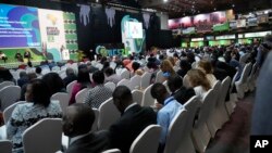 ក្រុម​គណៈប្រតិភូ​ចូល​​វគ្គ​​បិទ​បញ្ចប់​​សន្និសីទ​អាកាសធាតុ​អាហ្វ្រិក​សាលសន្និសីទ Kenyatta International​ នៅ​ទី​ក្រុងណៃរ៉ូប៊ី ប្រទេស​កេនយ៉ា កាល​ពី​ថ្ងៃ​ទី​៦ ខែ​កញ្ញា ឆ្នាំ​២០២៣។