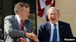 George H.W. Bush et George W. Bush