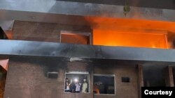 ঢাকার ধানমন্ডি-৩২ নম্বরের বঙ্গবন্ধু শেখ মুজিবুর রহমানের বাড়িতে (বঙ্গবন্ধু জাদুঘর) ব্যাপক ভাঙচুর ও অগ্নিসংযোগ করা হয়েছে। বুধবার, ৫ ফেব্রুয়ারি, ২০২৫।