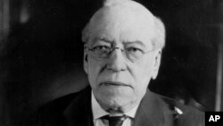 미국 노동운동의 할아버지로 불리는 새무얼 감퍼스(Samuel Gompers). 미국 최대의 노동조합 연맹체인 'American Federation of Labor(AFL)'을 창설하고 회장직에 있으면서 미국 노동자들의 권리와 복지를 개선하는데 일생을 바쳤다.