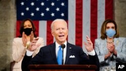 美国总统拜登在美国国会众议院议事厅对参众两院联席会议发表演说。(2021年4月28日)