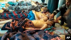 ৪ এপ্রিল, ২০১৭ সালে সিরিয়ার ইদলিব প্রদেশের খান শেখউনে একটি সন্দেহভাজন রাসায়নিক অস্ত্র হামলার শিকার ব্যক্তিরা মাটিতে পড়ে আছে। ২২ মার্চ, ২০২৪ সালে জাতিসংঘের কর্মকর্তারা বলেন ১৩ বছরেরও বেশি সময় ধরে চলা গৃহযুদ্ধের পর দেশটি বেসামরিক নাগরিকদের জন্য আরও বিপজ্জনক হয়ে উঠেছে। 