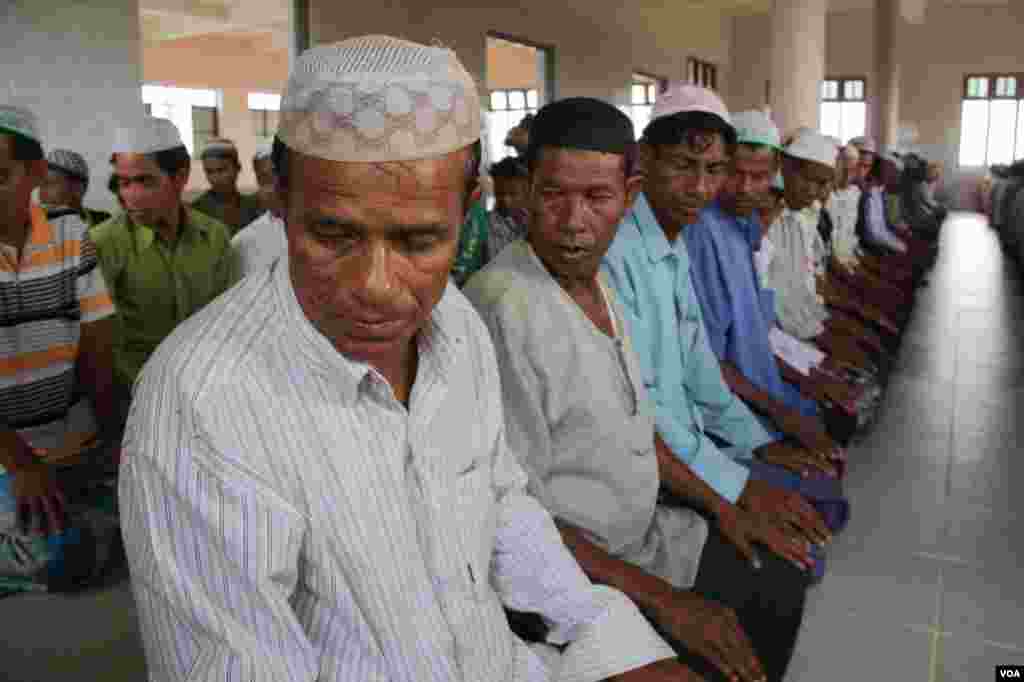 Men pray at a mosque, Rakhine State, Burma, November, 2012. (D. Schearf/VOA)