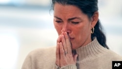 แนนซี เคอร์ริเเกน อดีตนักกีฬาเสก็ตโอลิมปิกสหรัฐฯ กล่าวต่อสื่อ วันที่ 30 ม.ค.ถึงการเสียชีวิตของนักกีฬาหลายคนในวงการนี้ จากเหตุเครื่องบินชนเฮลิคอปเตอร์ใกล้กรุงวอชิงตันเมื่อวันพุธที่ผ่านมา