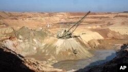 Открытый карьер по добыче ильменита в Кировоградской области Украины, 12 февраля 2025 года