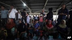 Ethnic Rohingya women rest at a temporary shelter in Bireuen, Aceh province, Indonesia, April 20, 2018. Indonesian fishermen rescued dozens of Rohingya Muslims from a boat stranded off Aceh province on Friday, police said, in the latest attempt by members of the persecuted ethnic group to flee Myanmar by sea.