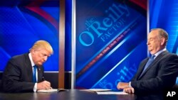Donald Trump sur le plateau de Bill O'Reilly le 6 novembre 2015 à New York. 