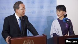 UN Secretary General Ban Ki-Moon and Burma's opposition leader Aung San Suu Kyi speak at a joint media conference at the United Nations in New York, September 21, 2012.