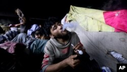 بیکاری، دسترسی آسان به مواد مخدر، ازدیاد معتادان و بی سوادی دلایل عمدۀ برگشت به اعتیاد است