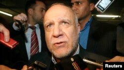 Iranian Oil Minister Bijan Zangeneh talks to journalists as he arrives at his hotel prior to an OPEC meeting in Vienna, Nov. 26, 2014.