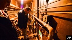 New York State Governor Andrew Cuomo peers into the cell that inmates escaped from at a maximum-security prison near the Canadian border in Dannemora, N.Y., June 6, 2015.