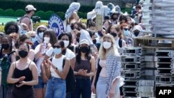 Претседателката на Универзитетот Колумбија ги повика демонстрантите доброволно да се разотидат или дека ќе се соочат со суспензија