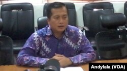 Recently planted palm trees lie strewn across the road as Hurricane Irma passes by in Miami Beach, Floria, Spet. 10, 2017.