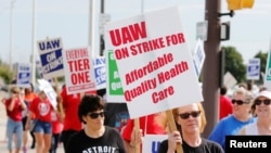 파업 중인 GM사 직원들이 지난 9월 22일 미시간주에서 시위를 벌이고 있다.