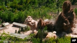 북한이 지난 2018년 5월 함경북도 길주군 풍계리 핵실험장의 갱도와 부속 건물을 폭파했다.