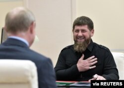 Kepala Republik Chechnya Ramzan Kadyrov dengan Presiden Rusia Vladimir Putin di kediaman dekat Moskow, 31 Agustus 2019. (Sputnik/Alexei Nikolsky/Kremlin via Reuters)