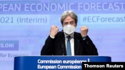 Press conference by economy chief Gentiloni on the bloc's winter economic forecast