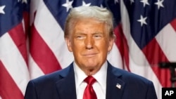 ว่าที่ปธน.โดนัลด์ ทรัมป์ ขณะเข้าร่วมกิจกรรมลุ้นผลการเลือกตั้ง เมื่อคืนวันที่ 5 พ.ย. 2567 ที่เวสต์ปาล์มบีช รัฐฟลอริดา 