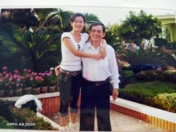 អ្នកស្រី Dinh Thi Thu Thuy និង​ឪពុក​របស់​អ្នកស្រី​ គឺ​លោក Dang Van Min។