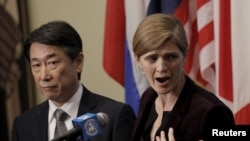 유엔 안보리가 지난 3월 새 대북제재 결의안을 만장일치로 통과시킨 후 미국 뉴욕 유엔 본부에서 사만사 파워 유엔주재 미국대사(오른쪽)가 기자회견을 하고 있다. 왼쪽은 오준 유엔주재 한국대사. (자료사진)