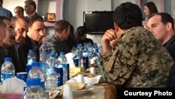 Bret Makgurk Suriyada mahalliy kurdlar vakillari bilan uchrashmoqda, 1-fevral, 2016-yil